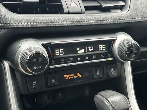 Used 2022 Toyota RAV4 XLE image 21