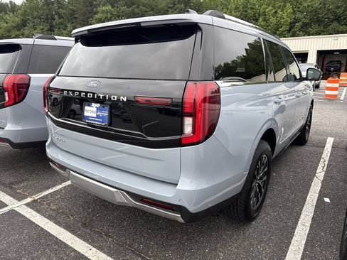 Used 2025 Ford Expedition Platinum AWD/4WD image 20