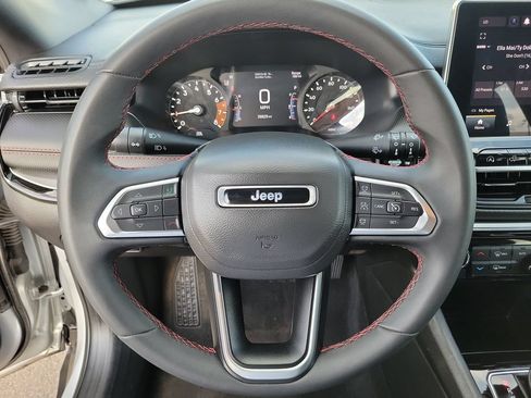 Used 2025 Jeep Compass Trailhawk AWD/4WD image 21