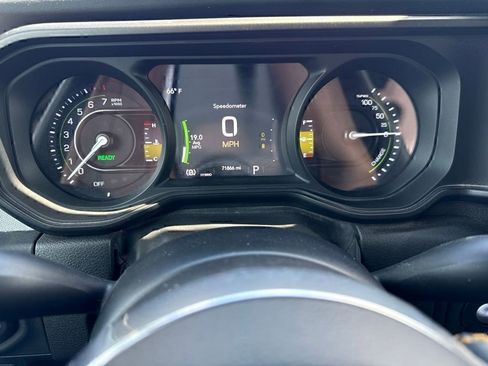 Used 2024 Jeep Wrangler Unlimited Sahara AWD/4WD image 14
