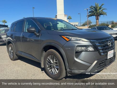 Used 2025 Nissan Rogue S AWD/4WD image 3