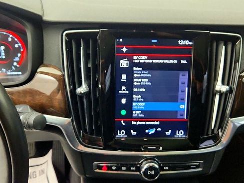 Used 2019 Volvo S90 T5 Momentum FWD image 18