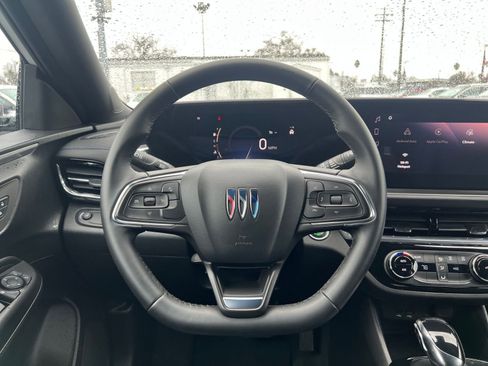 Used 2025 Buick Envista Sport Touring image 34