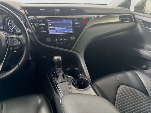 Used 2020 Toyota Camry SE image 23