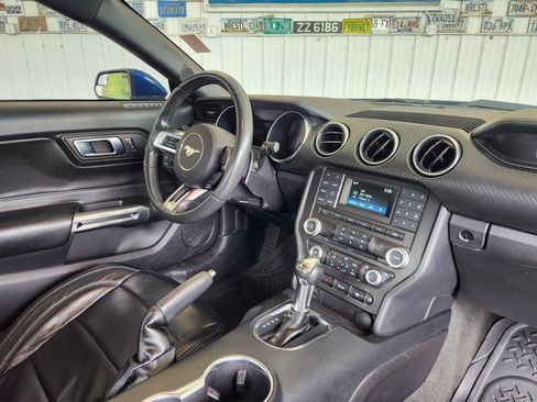 Used 2018 Ford Mustang Coupe RWD image 2