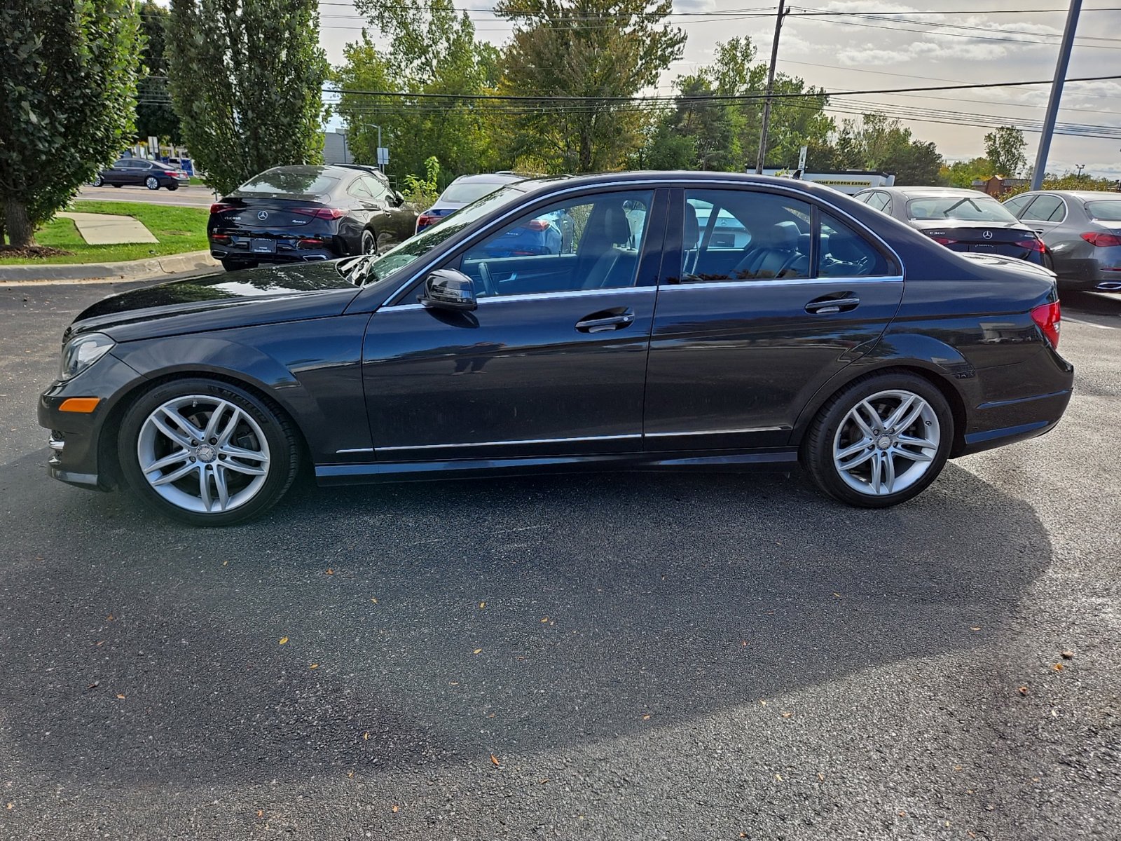Used 2012 Mercedes-Benz C 300 4MATIC Sedan image 2