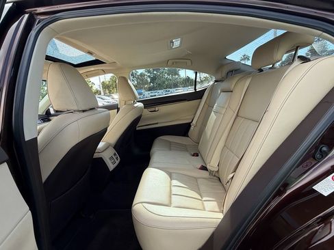 Used 2018 Lexus ES 350 w/ Luxury Package w/Wood Trim FWD image 12