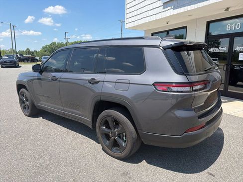 Used 2023 Jeep Grand Cherokee L Laredo RWD image 6