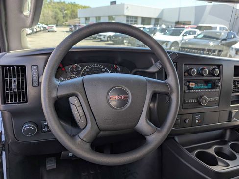 New 2026 GMC Savana 3500 RWD image 21
