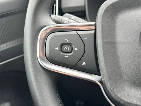 Certified 2025 Volvo XC40 B5 Plus AWD/4WD image 26