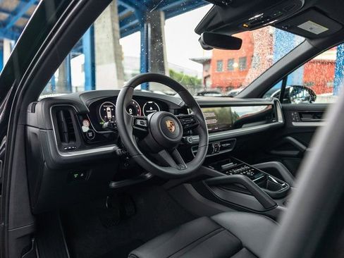 New 2026 Porsche Cayenne E-Hybrid AWD/4WD image 4
