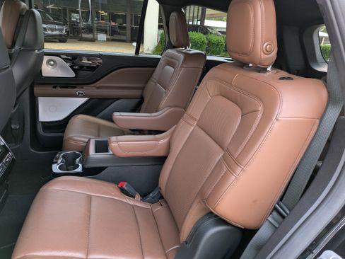 Used 2020 Lincoln Aviator Reserve w/ Equipment Group 202A image 13