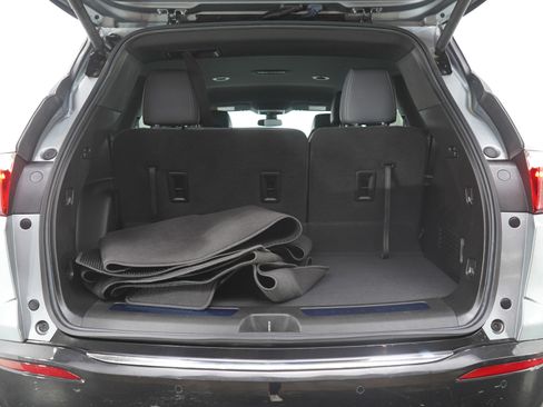 Used 2023 Buick Enclave Essence image 17