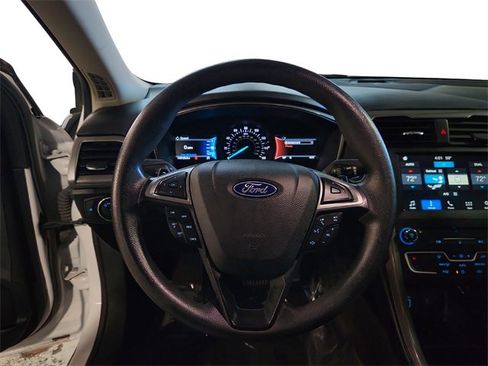 Used 2018 Ford Fusion SE w/ Fusion SE Technology Package image 10