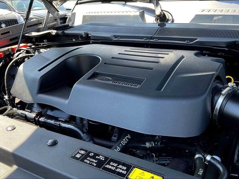 Used 2024 Land Rover Defender 110 X-Dynamic SE image 33