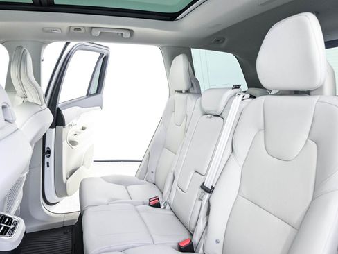 Certified 2024 Volvo XC90 B6 Plus w/ Protection Package Premier AWD/4WD image 21