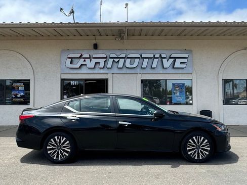 Used 2024 Nissan Altima 2.5 SV FWD image 5