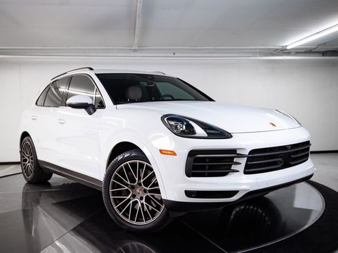 Certified 2023 Porsche Cayenne Platinum Edition image 9