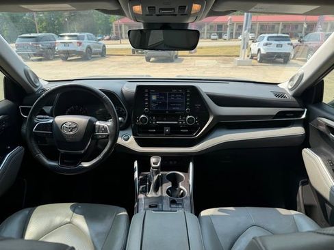 Used 2020 Toyota Highlander Limited FWD image 21