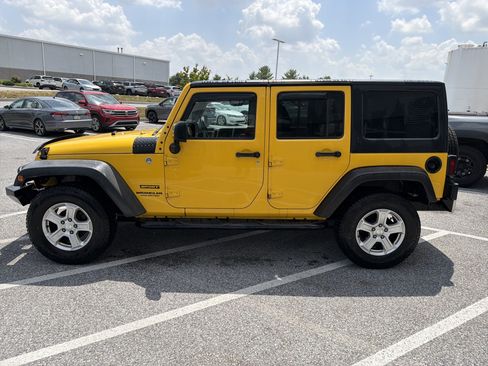 Used 2015 Jeep Wrangler Unlimited Sport w/ Quick Order Package 24S AWD/4WD image 2