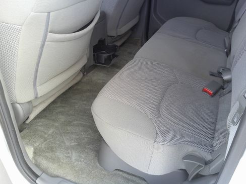 Used 2018 Nissan Frontier SV image 32