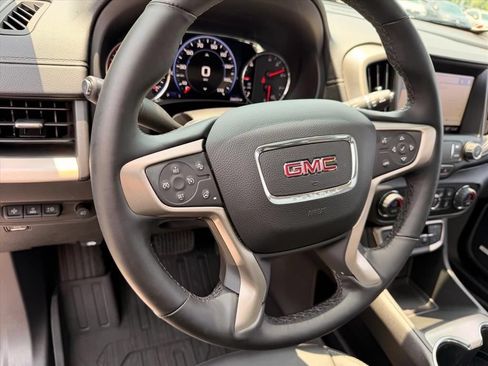 Used 2024 GMC Terrain Denali w/ Denali Premium Package AWD/4WD image 19