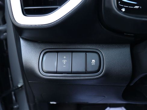 Used 2023 Hyundai Venue Limited image 30