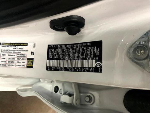 Used 2023 Toyota Corolla LE image 33