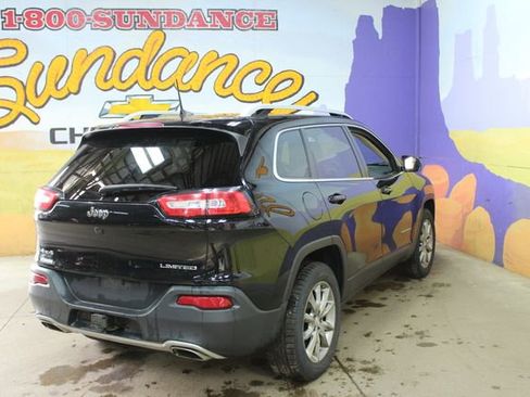 Used 2017 Jeep Cherokee Limited w/ Luxury Group image 8