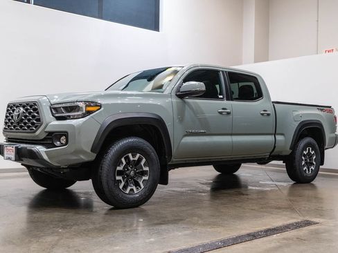 Certified 2023 Toyota Tacoma TRD Off-Road w/ TRD Premium Off Road Package AWD/4WD image 3