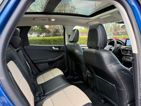 Used 2022 Ford Escape Titanium w/ Titanium Premium Package image 23