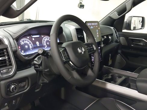 New 2026 RAM 1500 Laramie AWD/4WD image 18