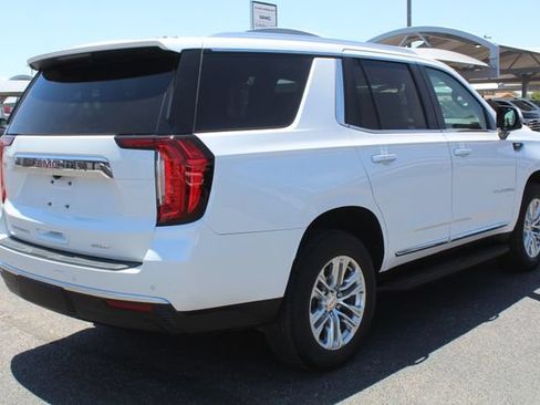 Used 2022 GMC Yukon SLT w/ SLT Premium Package AWD/4WD image 3