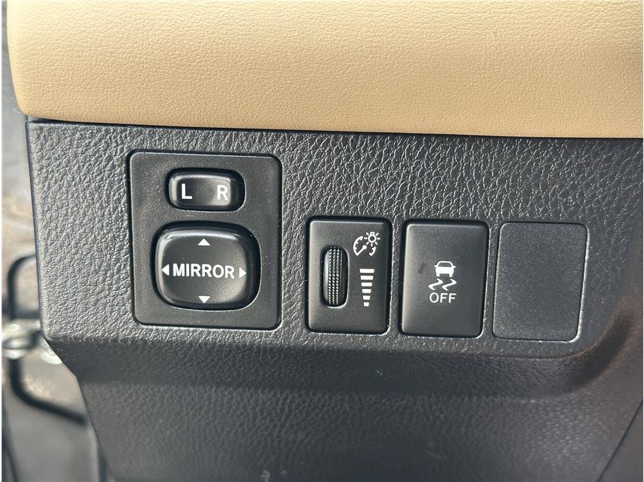 Used 2015 Toyota RAV4 Limited AWD/4WD image 27
