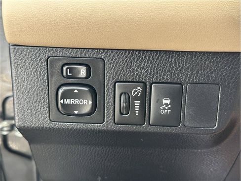 Used 2015 Toyota RAV4 Limited AWD/4WD image 27