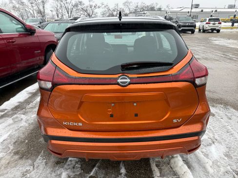 Used 2023 Nissan Kicks SV image 3