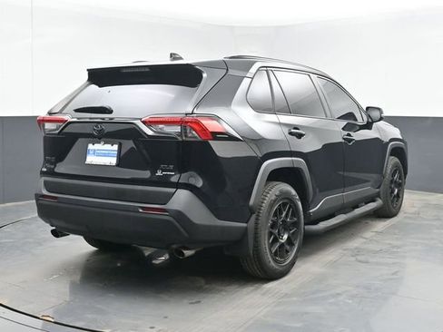 Used 2020 Toyota RAV4 XLE FWD image 10