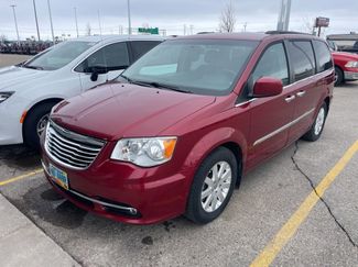 Used 2016 Chrysler Town & Country Touring w/ Driver Convenience Group video 3