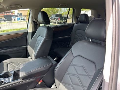 Used 2025 Volkswagen Atlas SE AWD/4WD image 8