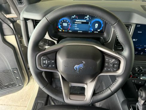 Used 2025 Ford Bronco Big Bend AWD/4WD image 2