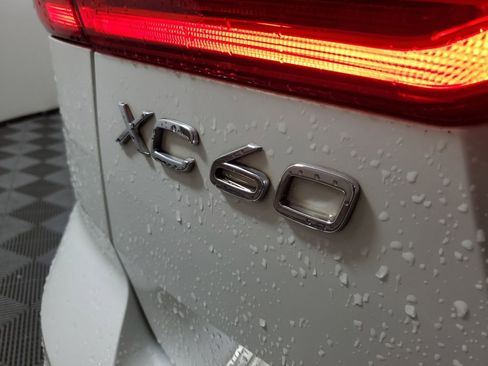 Used 2018 Volvo XC60 T5 Momentum w/ Vision Package image 10