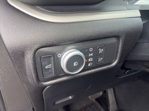 Used 2022 Ford Explorer XLT w/ Equipment Group 202A AWD/4WD image 21