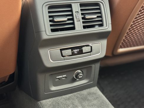 Used 2023 Audi Q5 2.0T Premium w/ Convenience Package image 17