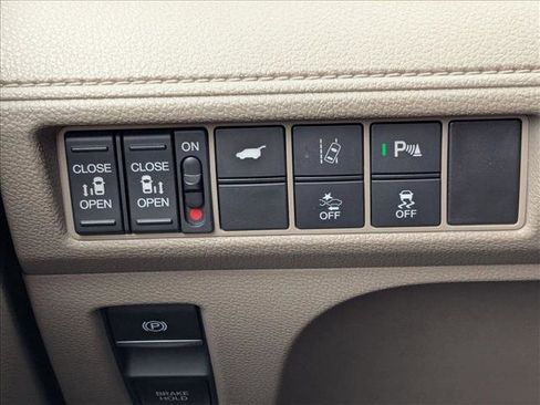 Used 2018 Honda Odyssey Elite image 12