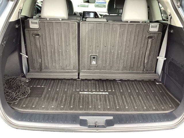 Used 2021 Toyota Highlander XLE AWD/4WD image 13