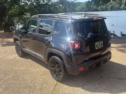 Used 2016 Jeep Renegade Latitude AWD/4WD image 9