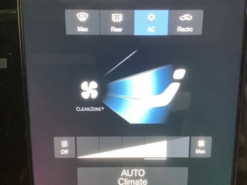 Used 2022 Volvo XC40 T5 Inscription w/ Climate Package image 25