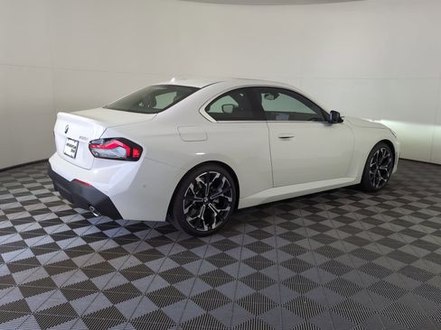 Used 2025 BMW 230i Coupe w/ Convenience Package image 7