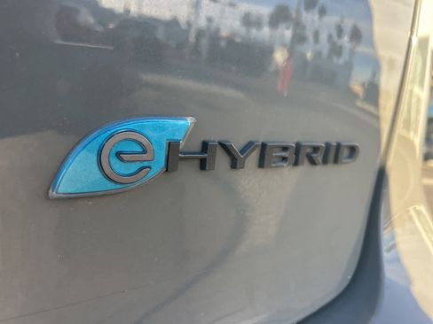 Used 2022 Chrysler Pacifica Limited w/ S Appearance Package image 16