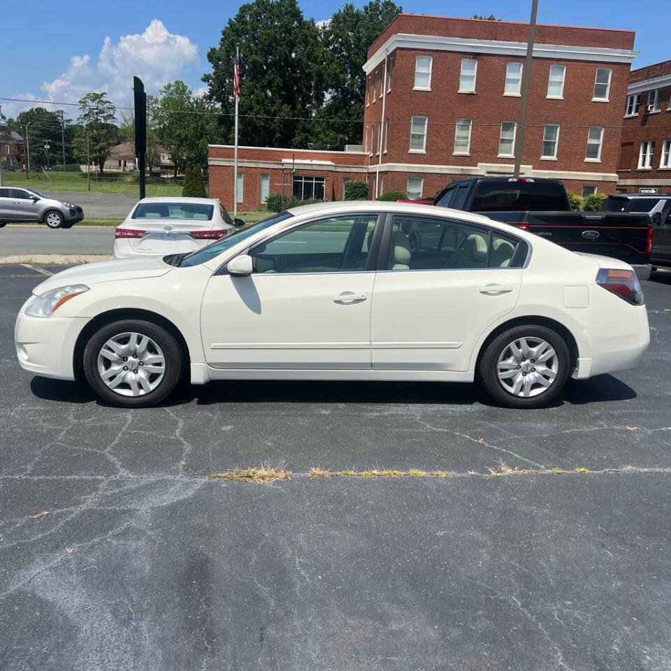 Used 2011 Nissan Altima 2.5 S FWD image 4